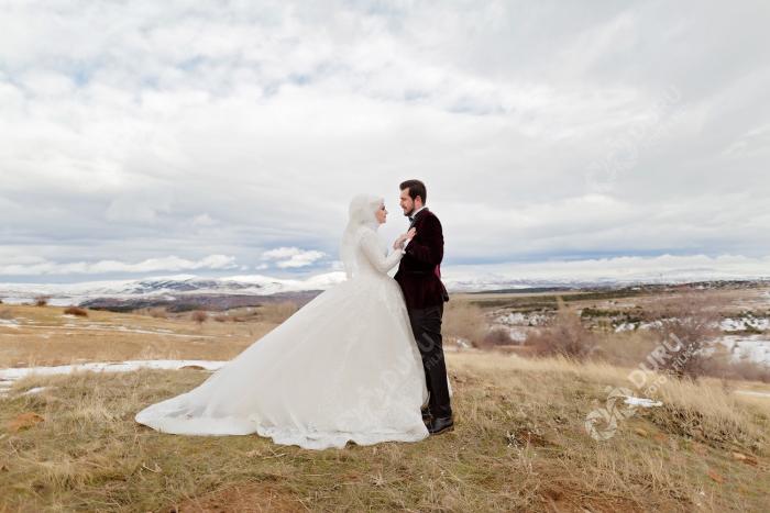 elife enes kis mevsimi karda dugun fotograflari ve tesetturlu dugun pozlari 42