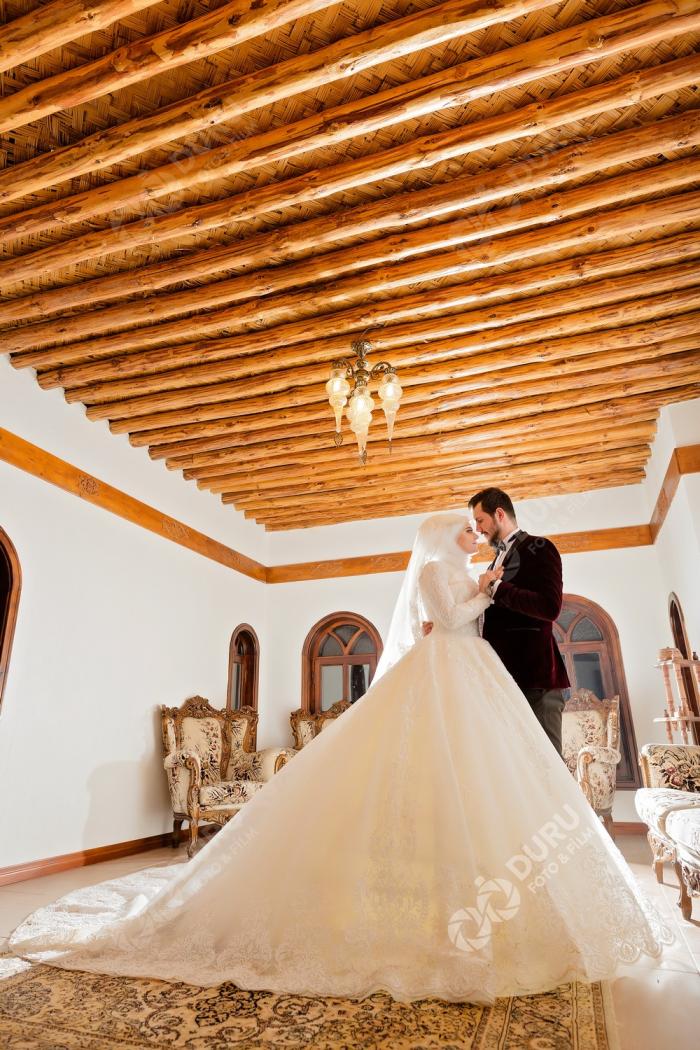 elife enes kis mevsimi karda dugun fotograflari ve tesetturlu dugun pozlari 46