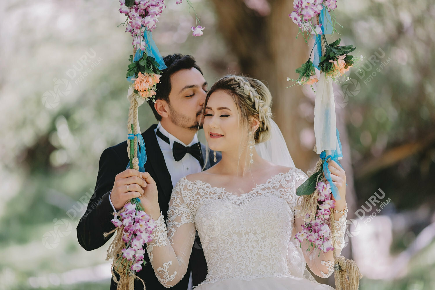 Düğün Fotoğraflarına Şıklık Katan Aksesuarlar